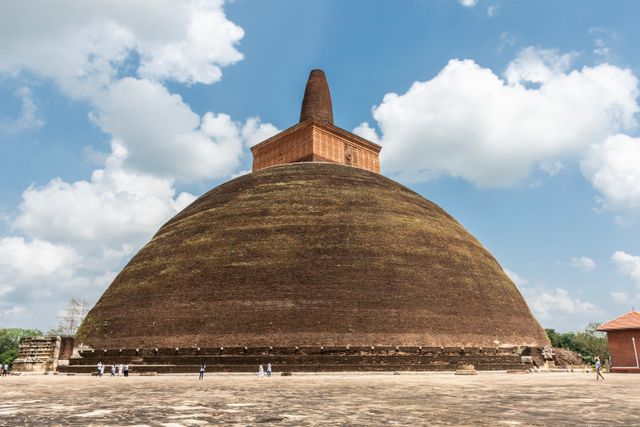 Anuradhapura Cultural Sites / Trincomalee Beach
